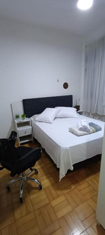 Em Copacabana 2 Quadras Da Hébergement de vacances *